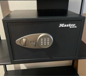 Master Lock safe, 17’x13.5’x10’