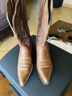 NEW ARIAT SIZE 7 WESTERN BOOTS MENS OR WOMEN