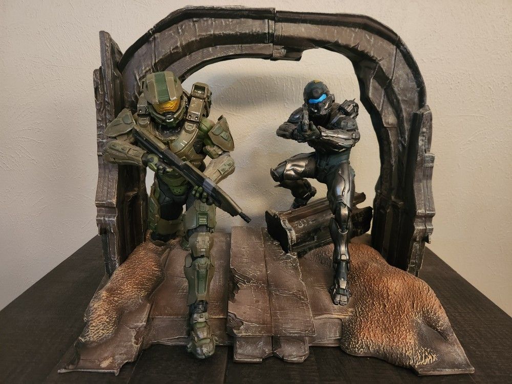 Halo Statue/ Bookcase Holder