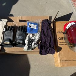 Rubber Voltage Insulating Glove Kit with Leather Protectors