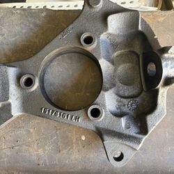 Right And Left Hand Spindle Knuckles Off A 2003 Chevy Silverado Z 71.