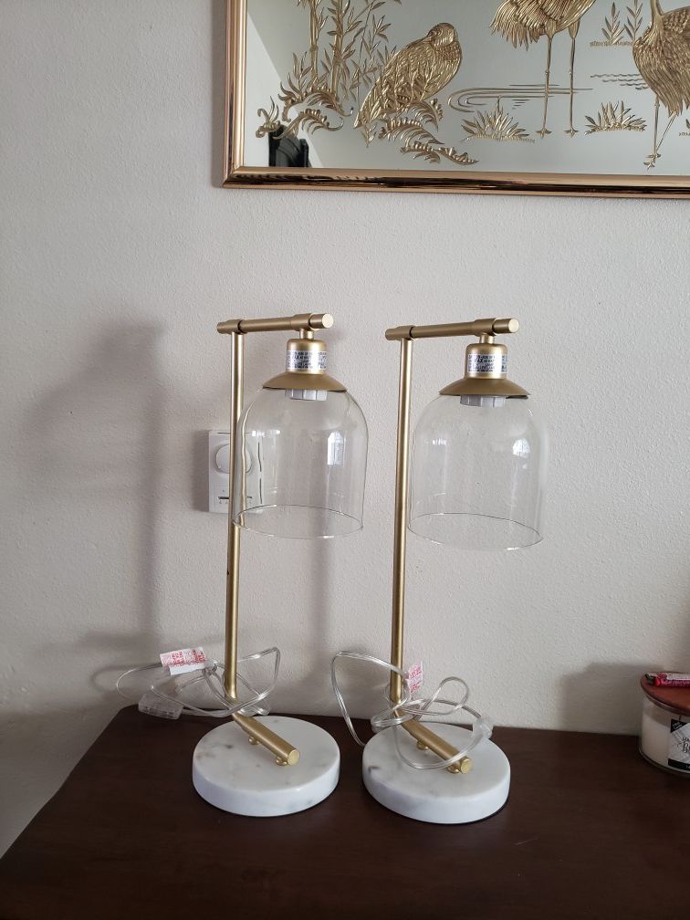 2 lamps with marble base