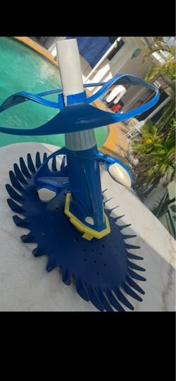 Pool vacuum