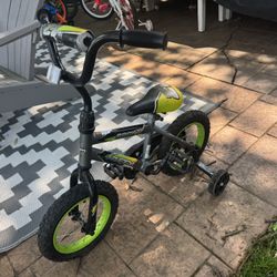 Kids Bike W/ Training Wheels 