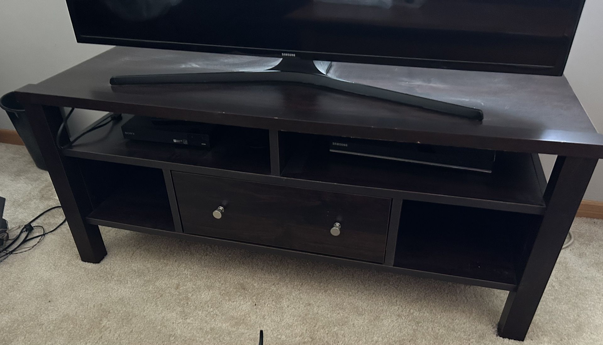 EUC Nice TV Stand
