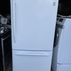 GE Refrigerator 30W66H Everything Works Good 1 Month Warranty delivery Available 
