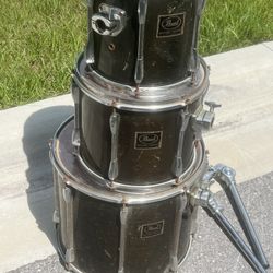 Used Vintage Pearl Export 3pc Drum Set Greenish For Parts Or Repairs acceptable. 10in 12in and 16in. Used in acceptable condition and comes as picture