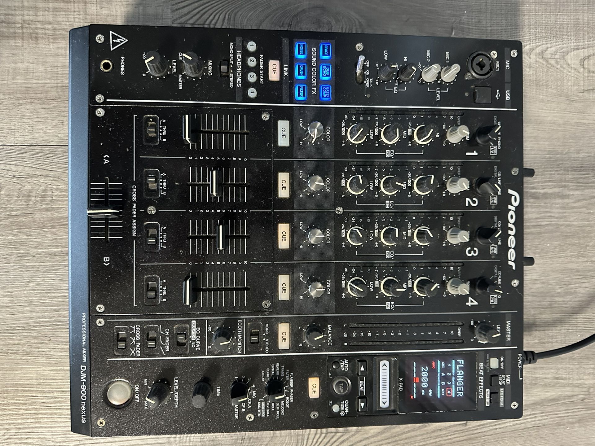 Pioneer DJM – 900 Nexus, digital mixer