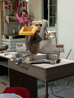 dewalt dws779 12'' sliding compound miter saw