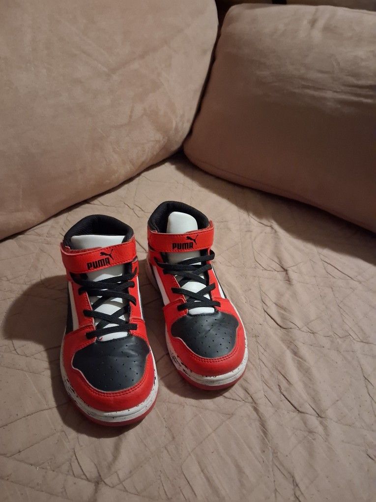 Puma Rebound Layup Basketball Sneakers Speckle Style Child Size 1