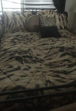 Rod iron Bed