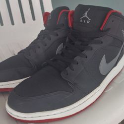 RARE- Nike Air Jordan 1 Mid Black, Grey & Red Gym Sneakers 554724-004 Sz 11
