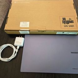 Samsung Galaxy Chromebook plus 15.6” AmOled display i3 8gb 256gb 