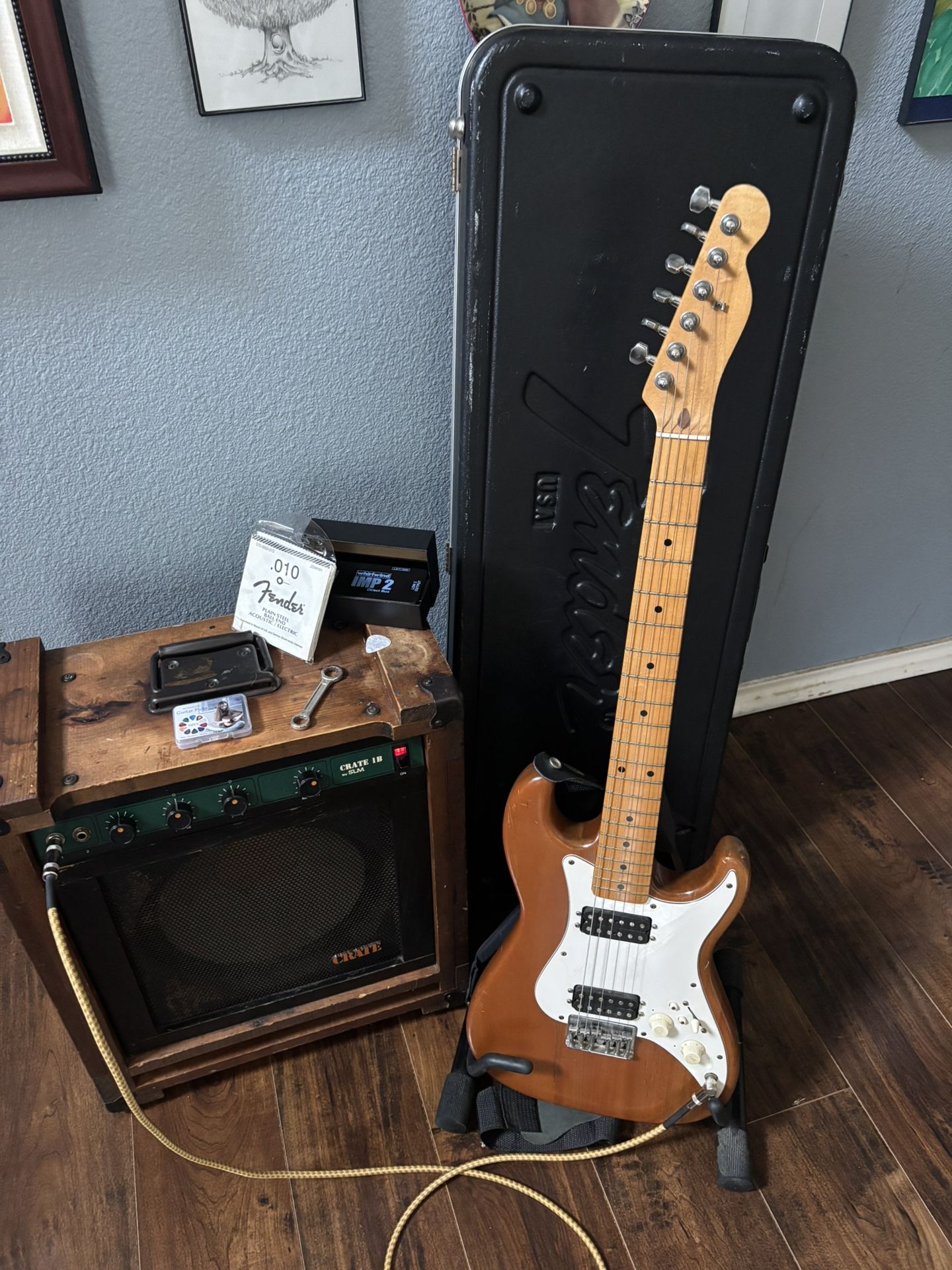 🎸 Vintage 1983 Squier SQ Strat HH + Crate 1B Amp + Original Case & Accessories — $1,500 (San Antonio)