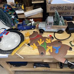 Christmas Outdoor Decor  Read Pricing On description