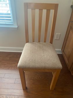 Yep, that's me… downsizing! 😊 Like-New Light Wood Desk Chair – Beautiful Clean Fabric Seat