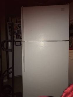 Whirlpool Refrigerator w/ Ice Maker