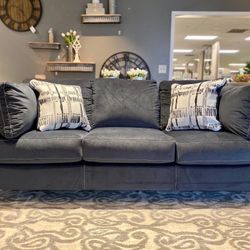 Kennewick Shadow Sofa /couch /Living room set