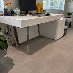 Modern desk