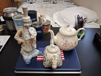 Three very nice collections if your interested in displaying in your house made of very fine porcelain make me offer!