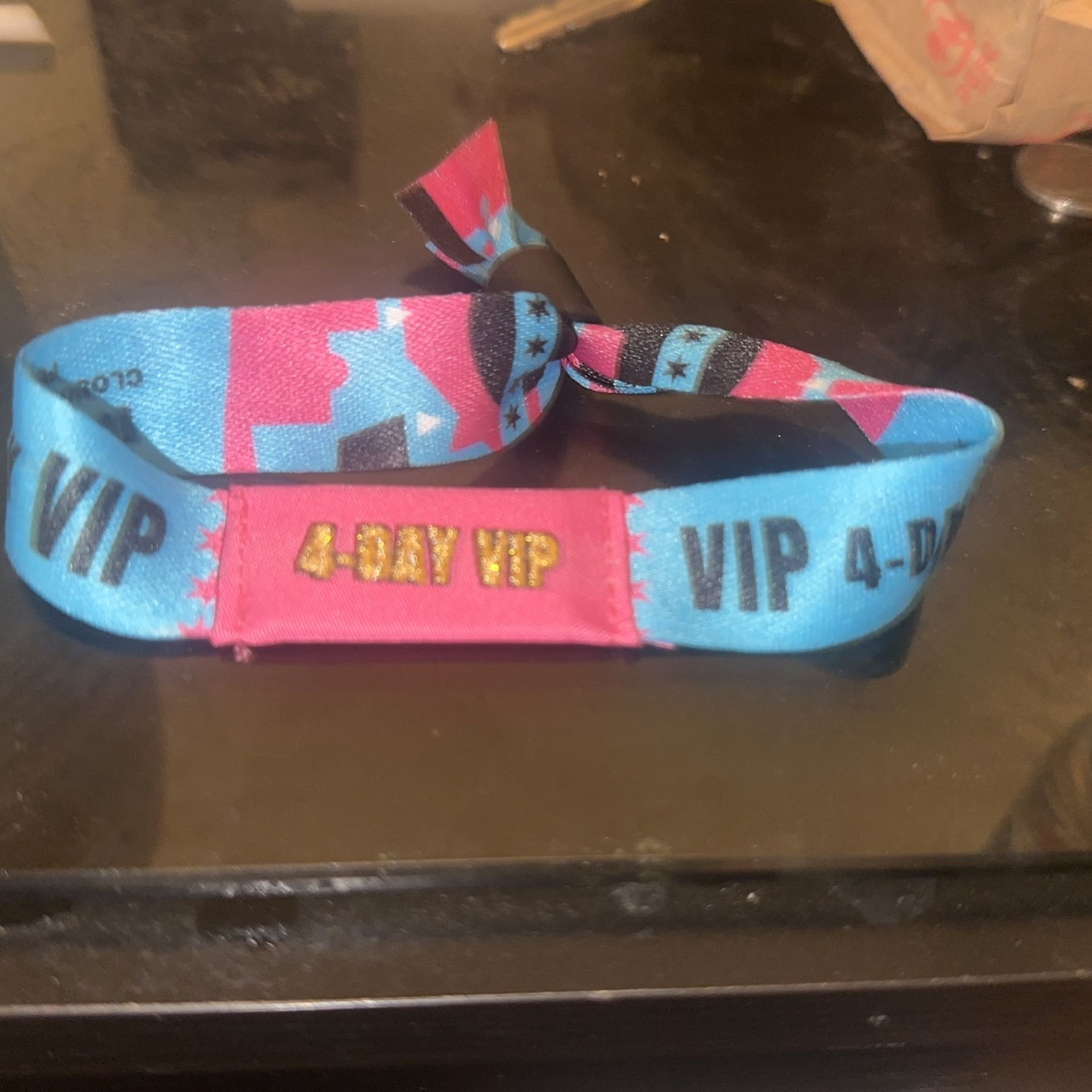 VIP Lolla Wristbands