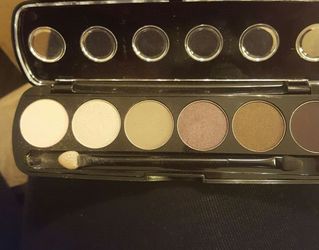 eye shadow pallette