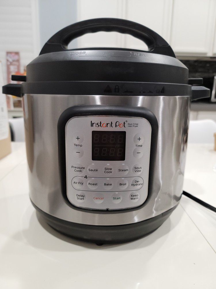 Instant Pot Duo Crisp + Air Fryer 8 Quart New But Dented On The Side