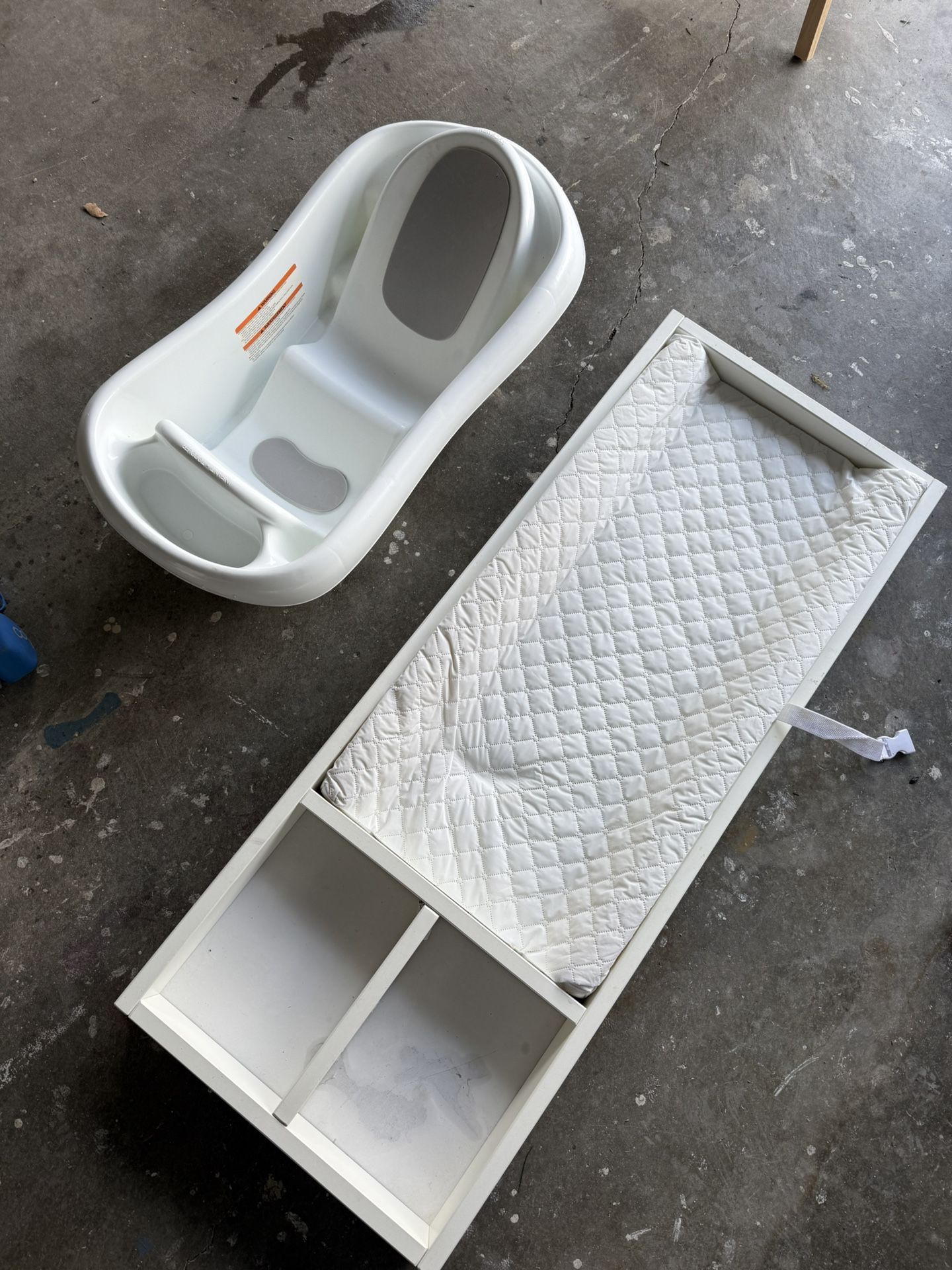 Baby Tub And Changing Table