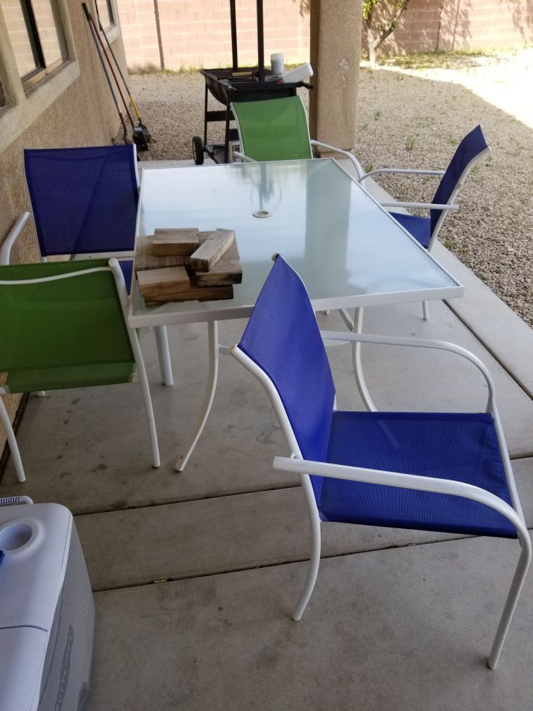 Patio table w/ glass top & 5 chairs