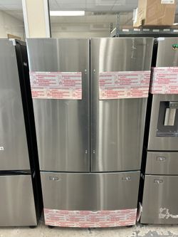 ❄️Never Used Samsung 28 cubic Ft French Door Refrigerator With Internal Ice Maker❄️