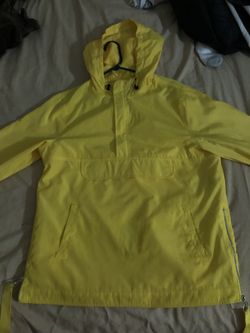 Yellow rain jacket 🧥🔥🔥🔥 Size Medium