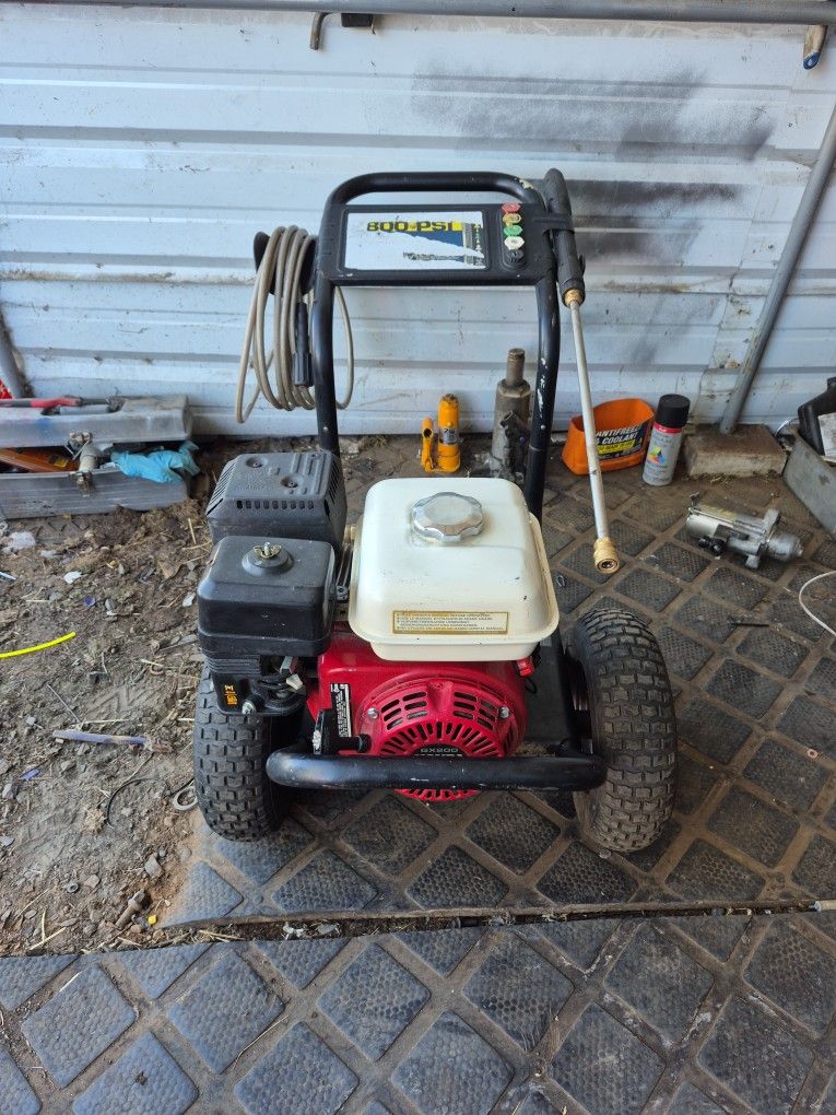 Honda Pressure Washer 2800 Psi. 6.5 Hp. Come hose and gun.