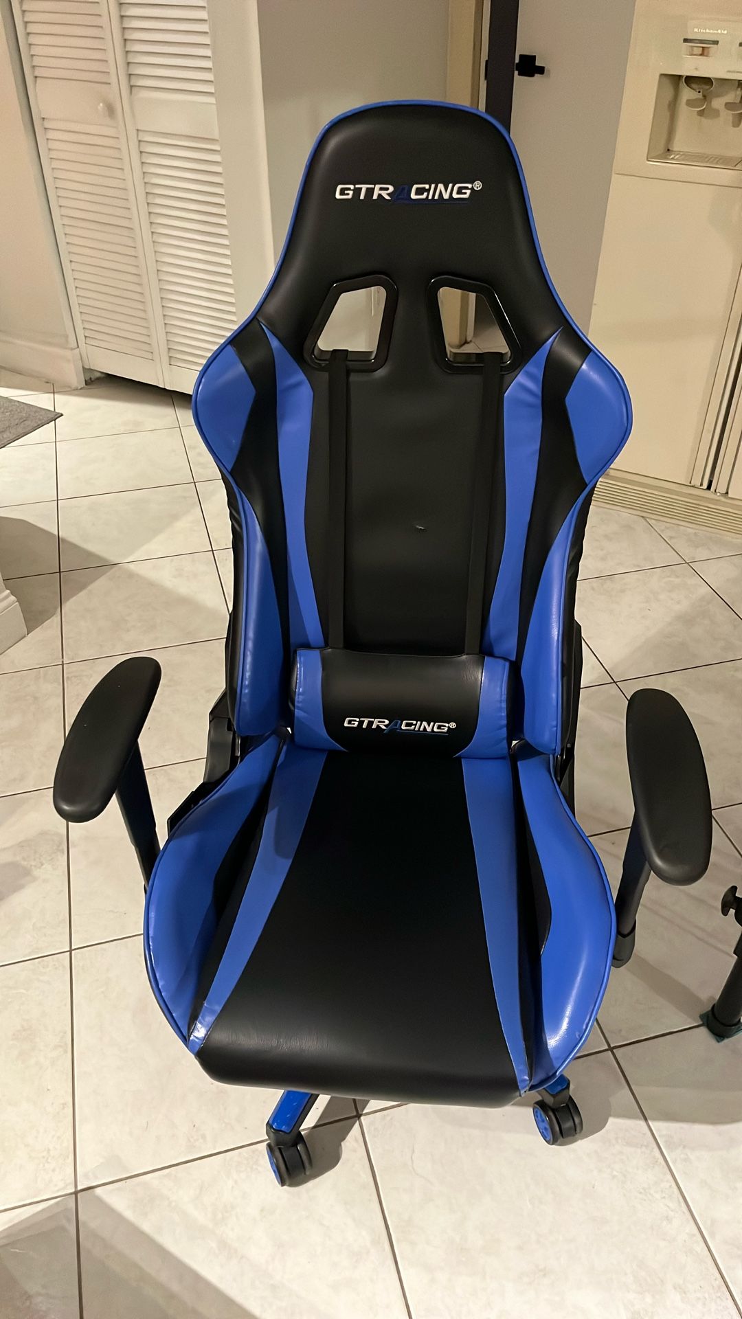 Gaming chair 