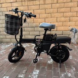 Folding electric bicycle