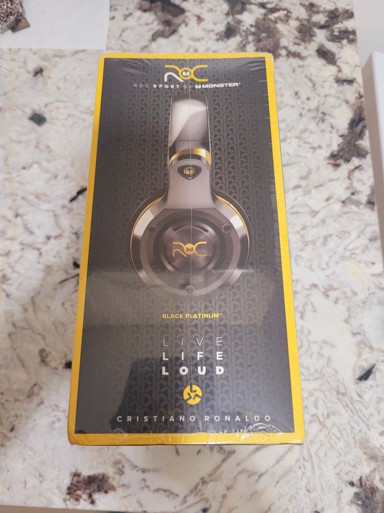 New Headphones 🎧 Moster Roc Wired