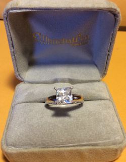 Beautiful 925 silver ring with white stone in the middle