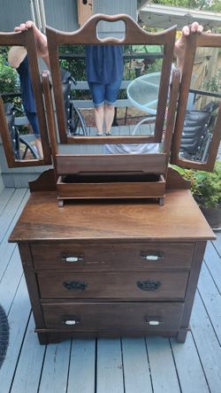Classic antique Dresser With 3 Drawers