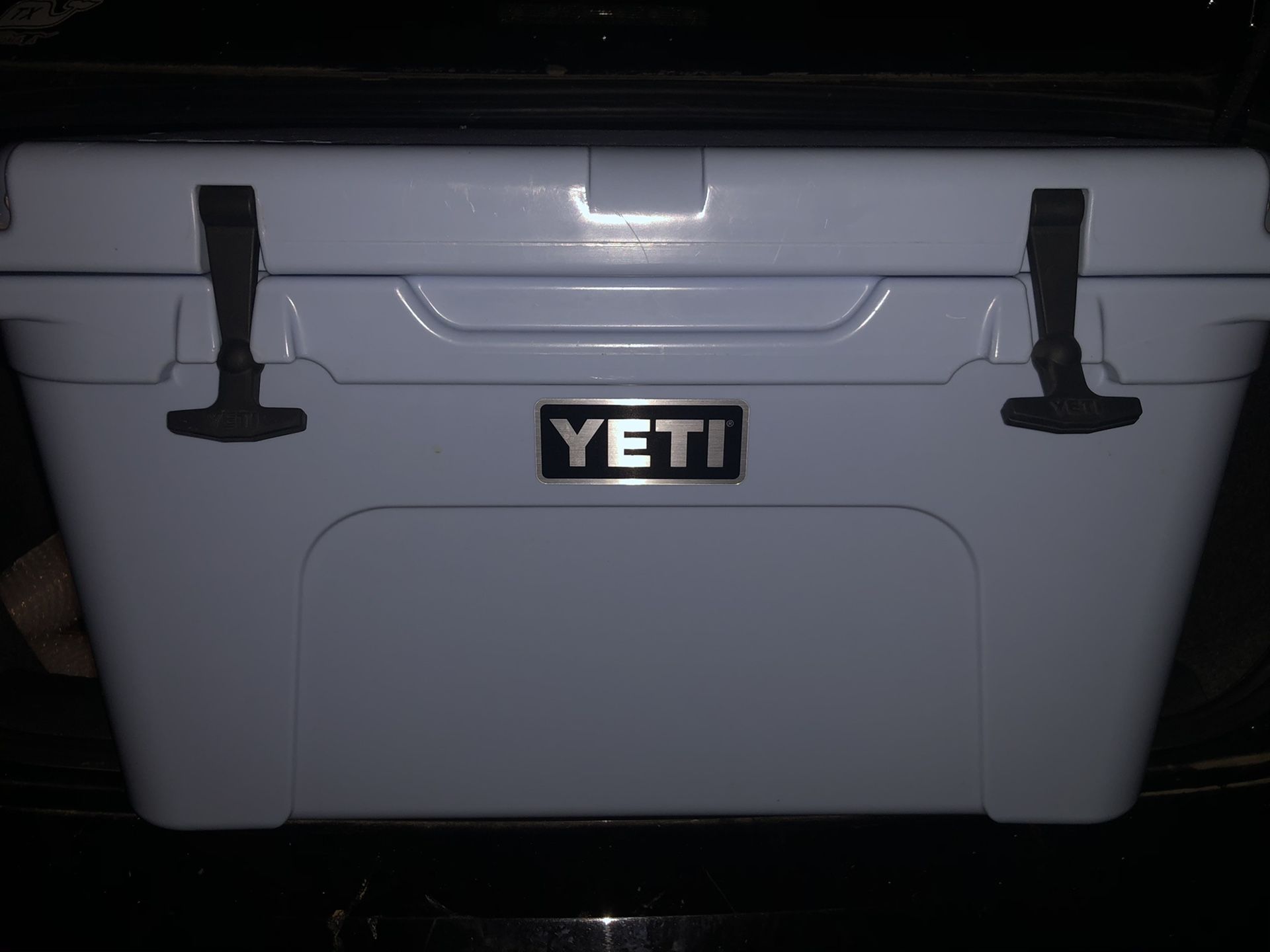 Yeti tundra cooler