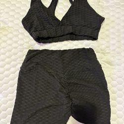  Women’s Scrunch Workout Set - Sports Bra & Booty Shorts
