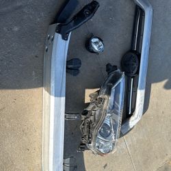 2023 Toyota 4Runner Parts   Upper  Grill, Reinforcement Bar Assembly and Left Fog Light LED 