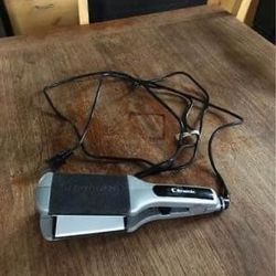 Hair Straightener. Everett/Broadway area $5