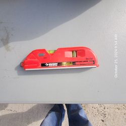 Laser with Line Generator