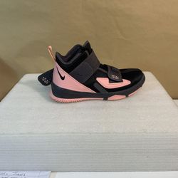 Nike Kids LeBron James Soldier Xlll Basketball 🏀 Shoes Size 5.5 Youth 