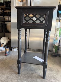2 night stands lightly used