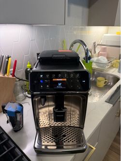 Philips 4300 Series Espresso Machine with LatteGo - Excellent Condition