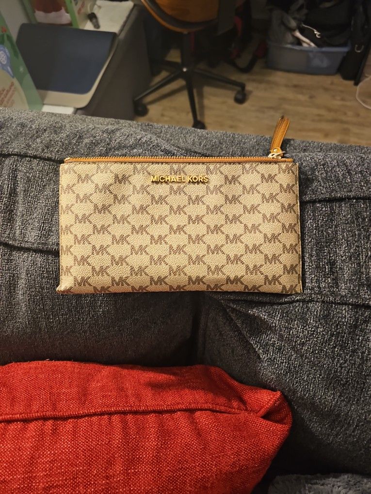 Michael Kors Medium Size Wristlet