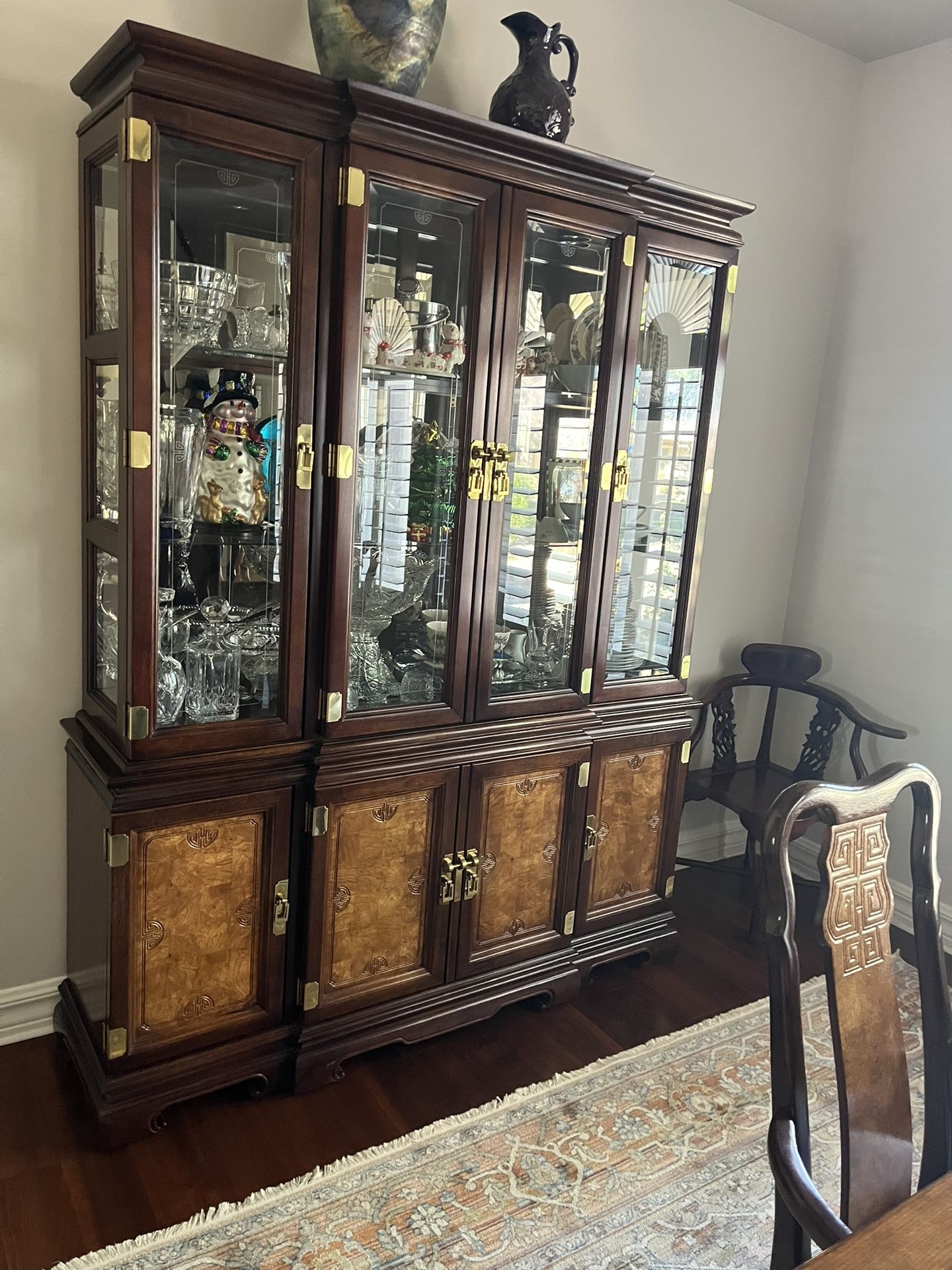 China hutch & dining table & chairs