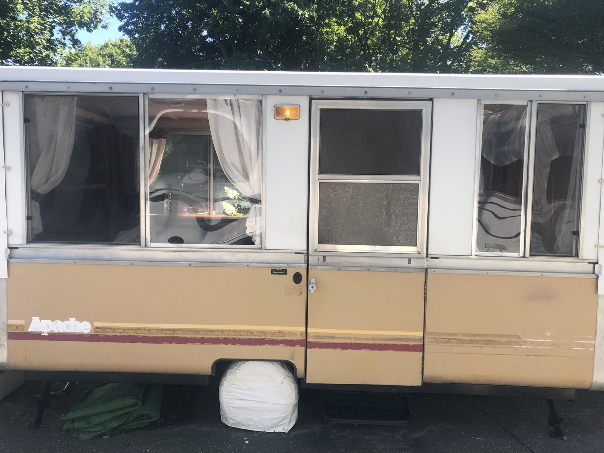 1985 Apache Ramada Hardside Camper!