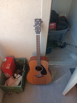 Yamaha FG800 acoustic guitar