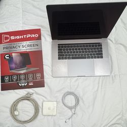 MacBook Pro 2017 2.8GHz i7 16GB RAM 1TB SSD Space Gray - 15”